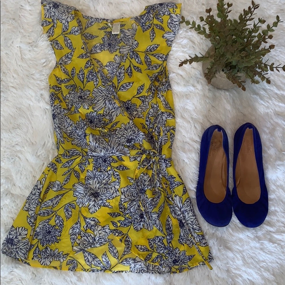 ❤️sold❤️Wrap Floral Top - Picture 1 of 6